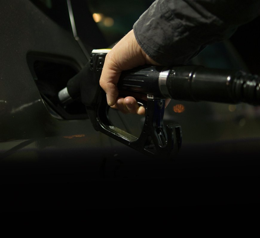 Government Maintains Petrol Price, Reduces Rates of Other Petroleum Products