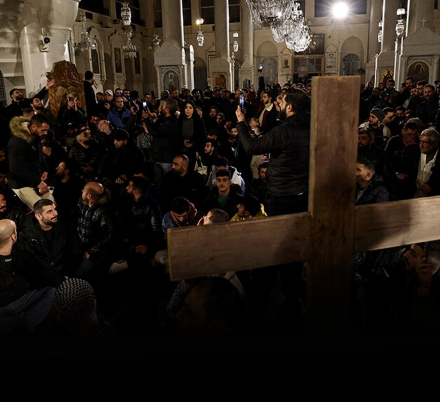 Hundreds Protest in Damascus Over Burning of Christmas Tree in Syria