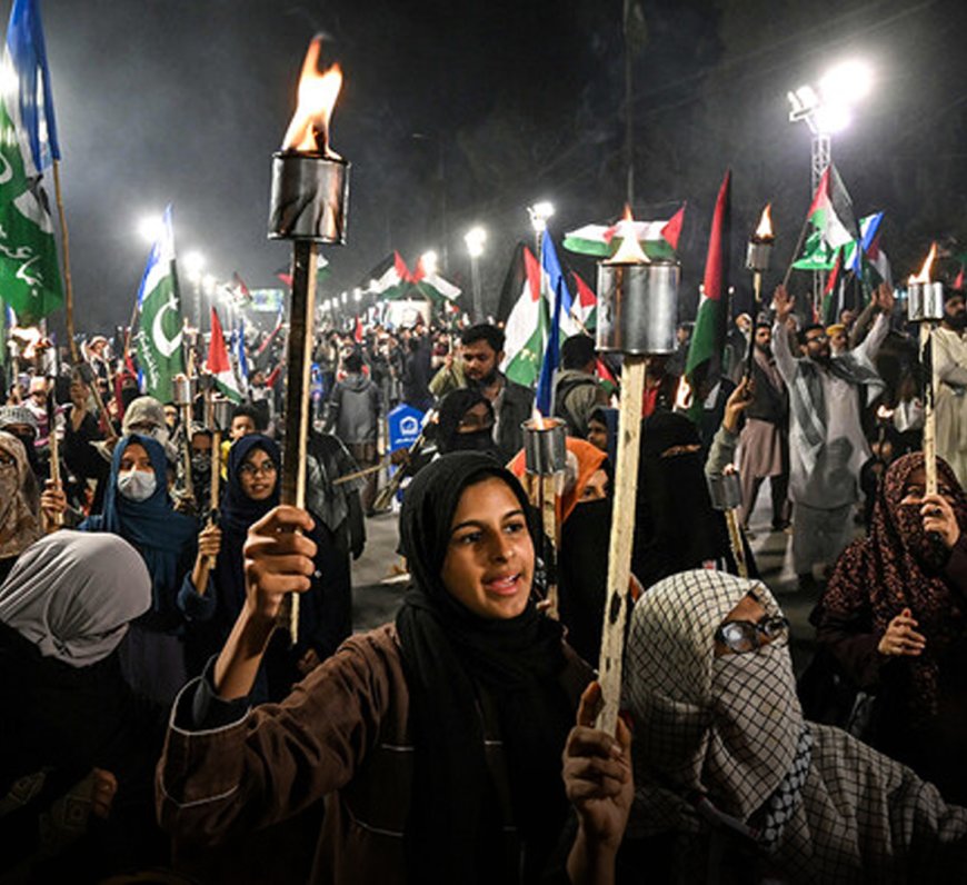 Thousands Rally in Karachi to Celebrate Gaza Ceasefire, Call for Rebuilding Efforts