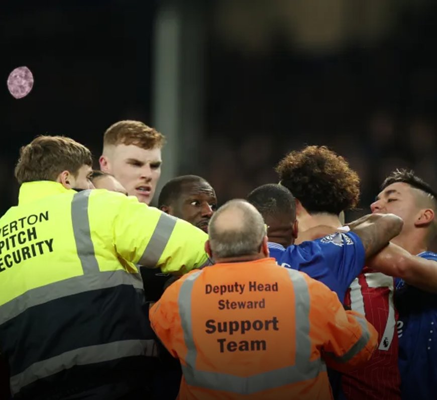 Chaos at Goodison Park as Tarkowski’s 98th-Minute Equaliser Sparks Pitch Invasion in Final Merseyside Derby